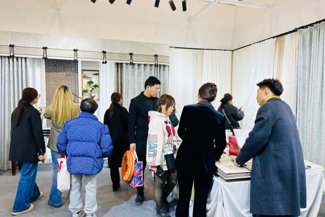 齐柯桥窗帘展首日开启时尚新风！EVO视讯花式上新、一站式购(图3)